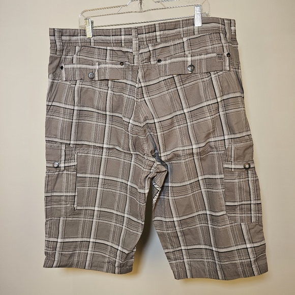 NWOT Projec Raw grey white plaid cotton cargo shorts men size 40 US - Picture 3 of 7